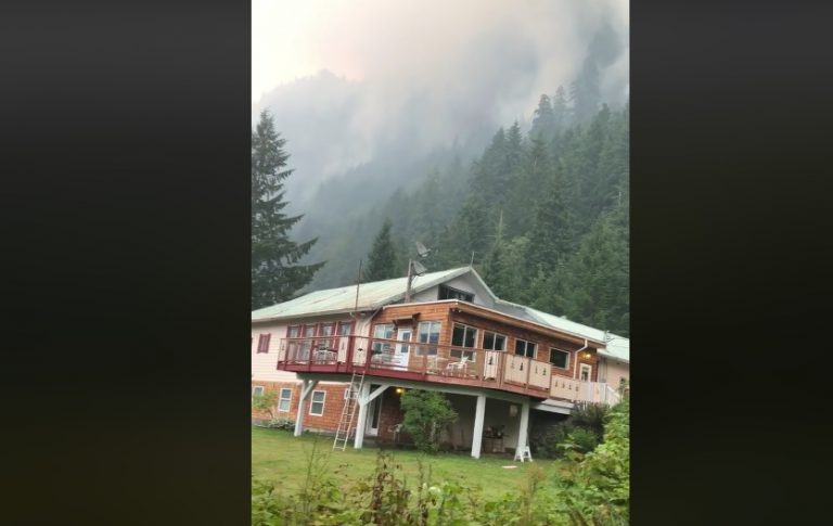 Wildfire reaching close to North Island village