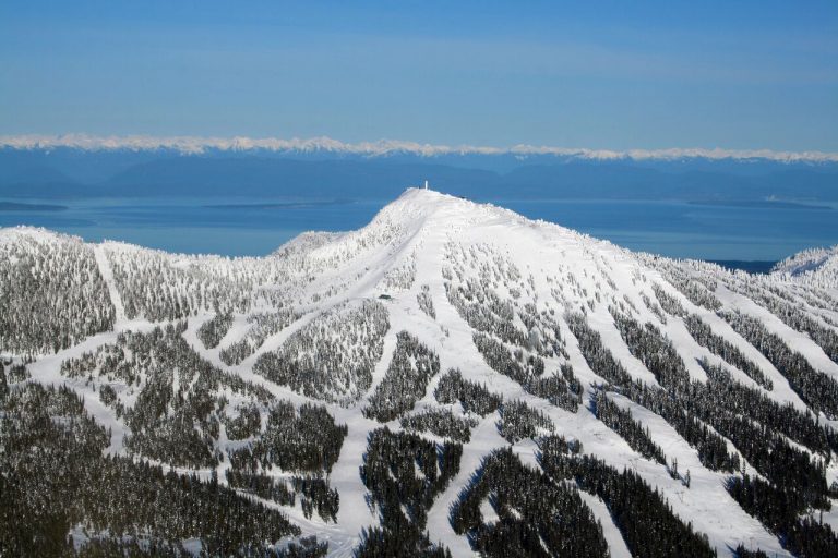 Mount Washington celebrates first snowfall of the season